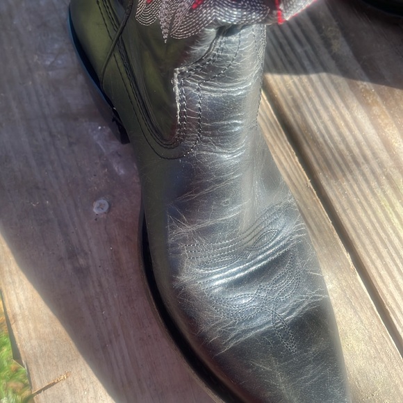 Gypsy rose size 8 cowgirl boots 
Gorgeous red and black with rhinestones - Picture 10 of 17